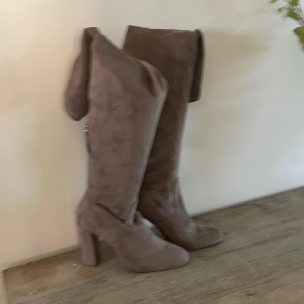 Steve Madden knee high suede boots size 8